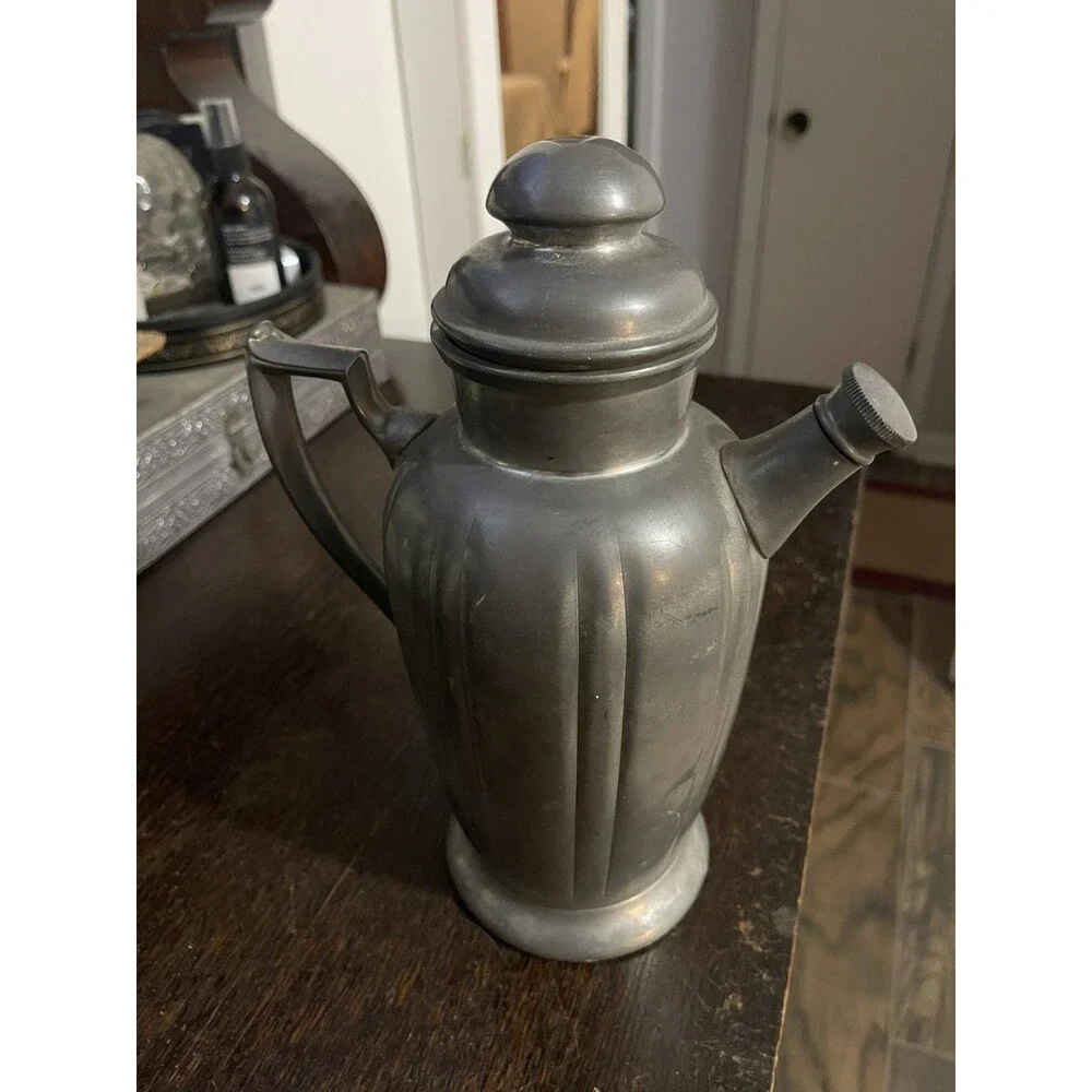 VINTAGE PILGRIM PEWTER PITCHER 3 PINT 2334 LIDDED SCREW SPOUT CAP APPRX: 10”T
